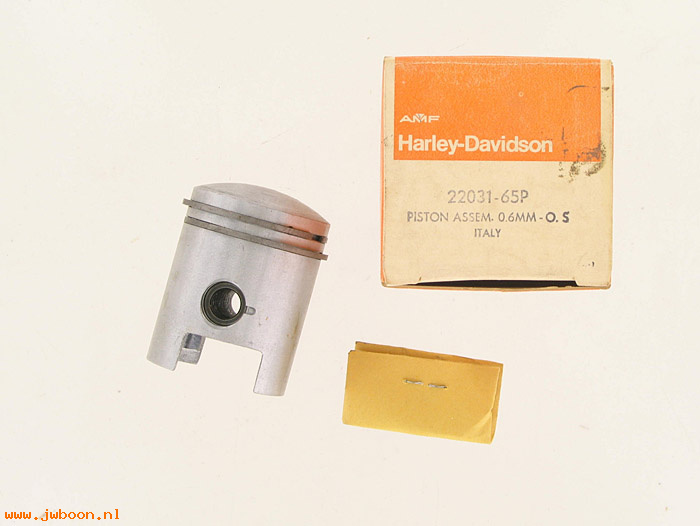   22031-65P (22031-65P): Piston with rings and pin  0.6 mm O.S. - NOS - Aermacchi, M-50