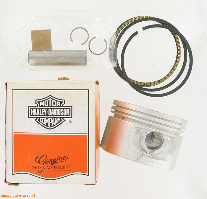   22205-88 (22205-88 / 22651-88): Piston with rings and pin - NOS - Sportster XLH 1200 88-97. Buell