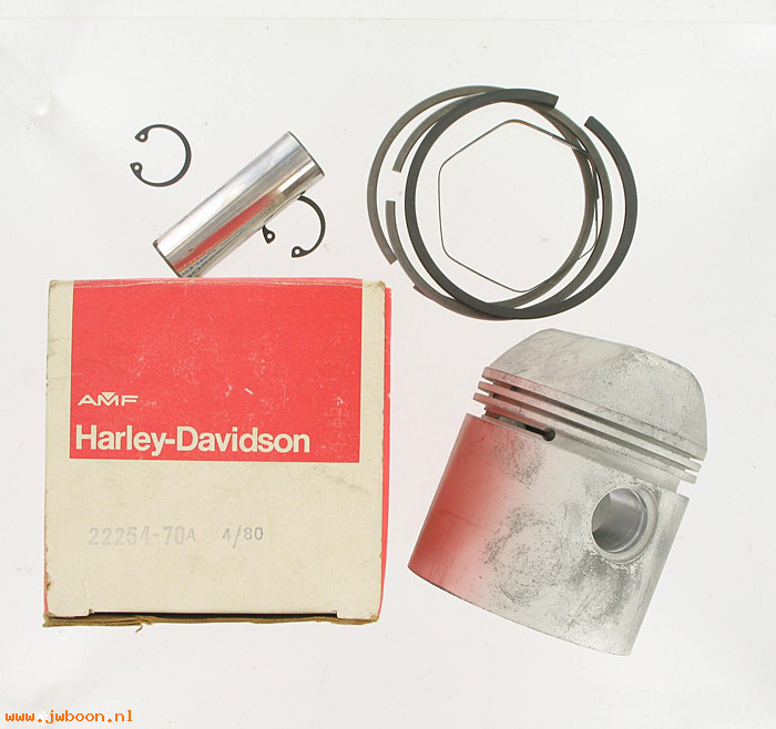   22254-70A (22254-70A): Piston with rings and pin - 900 '70-'71 - Truarc retainers - NOS
