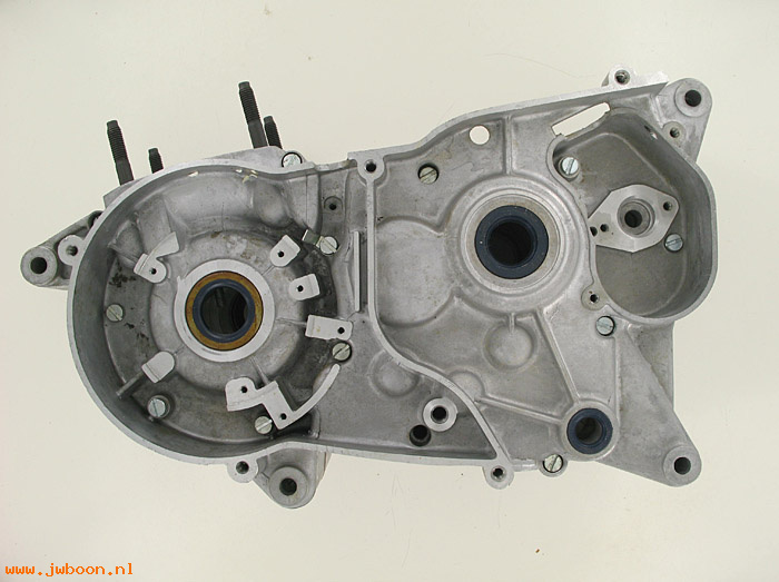   24520-74P (24520-74P / 19577): Set of crankcases, less bearings - NOS - SS,SX 175. SS/SX 250