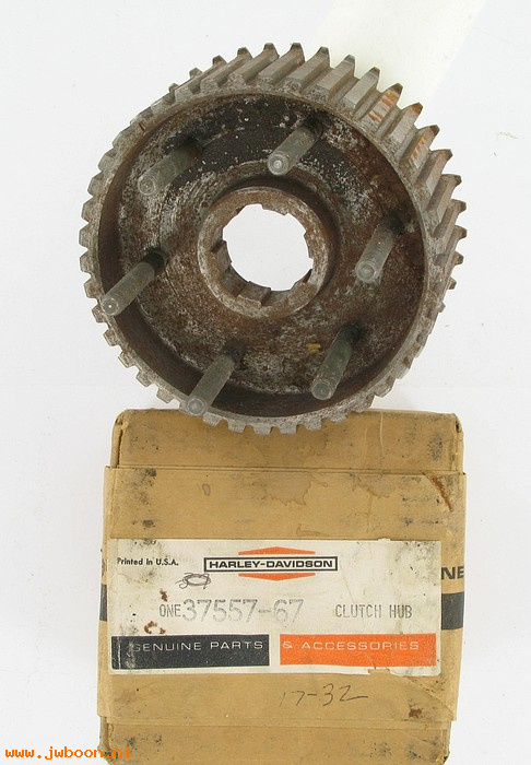   37557-67 (37557-67): Clutch hub - NOS - Ironhead Sportster XLH '67-'70. XLCH 1970
