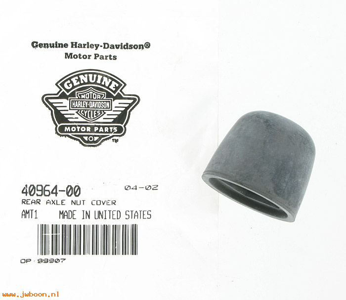  40964-00 (40964-00): Cover - rear axle nut - NOS - Softail, FXD, Dyna '00-'07