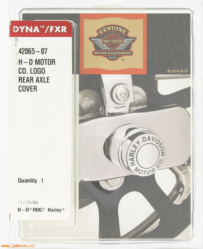   42065-07 (42065-07): Rear axle nut cover kit - H-D Motor Co. - NOS - FXD, Dyna 06-07