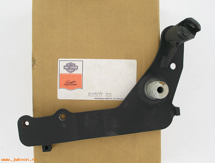   42507-82 (42507-82): Mounting plate - brake pedal - NOS - FLHS. FXST. FXWG 83-86