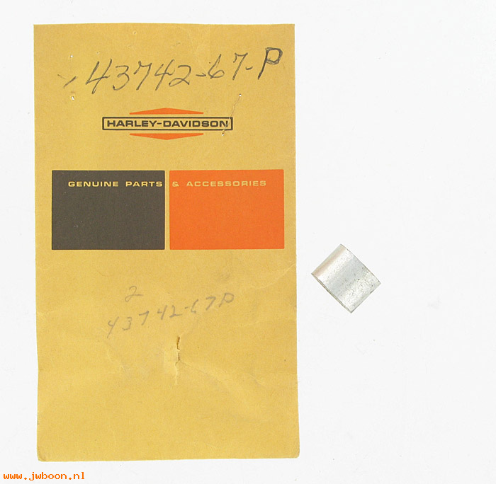   43742-67P (43742-67P): Spacer, side plate - NOS - Aermacchi M-50 '67-'72. AMF