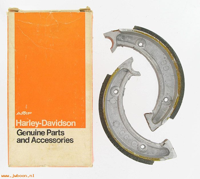   44335-74 (44335-74): Pair of brake shoes with linings - NOS - Aermacchi Z-90 '74-'75