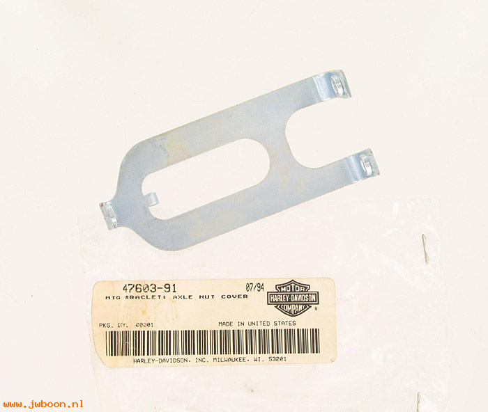   47603-91 (47603-91): Mounting bracket - axle nut cover - NOS - Softail, FXST