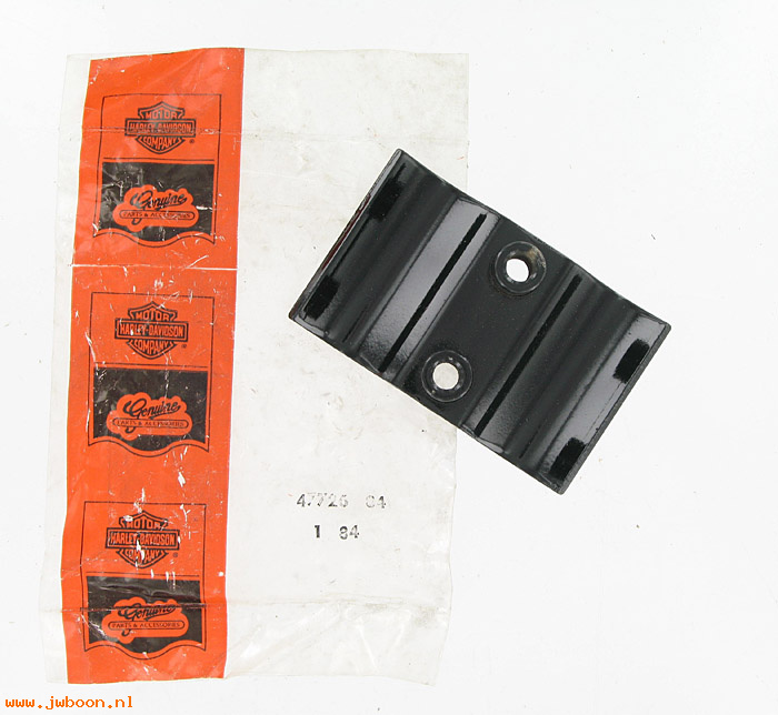   47726-84 (47726-84): Bracket - cannister mounting - NOS - Softail, FXST early'84