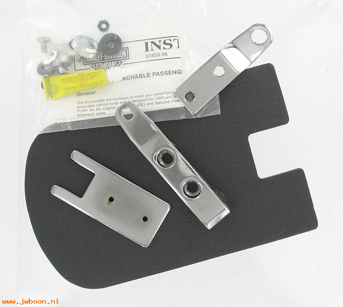   51668-96 (51668-96): Detachable pillion pad hardware kit - NOS - FXD, Dyna 1996