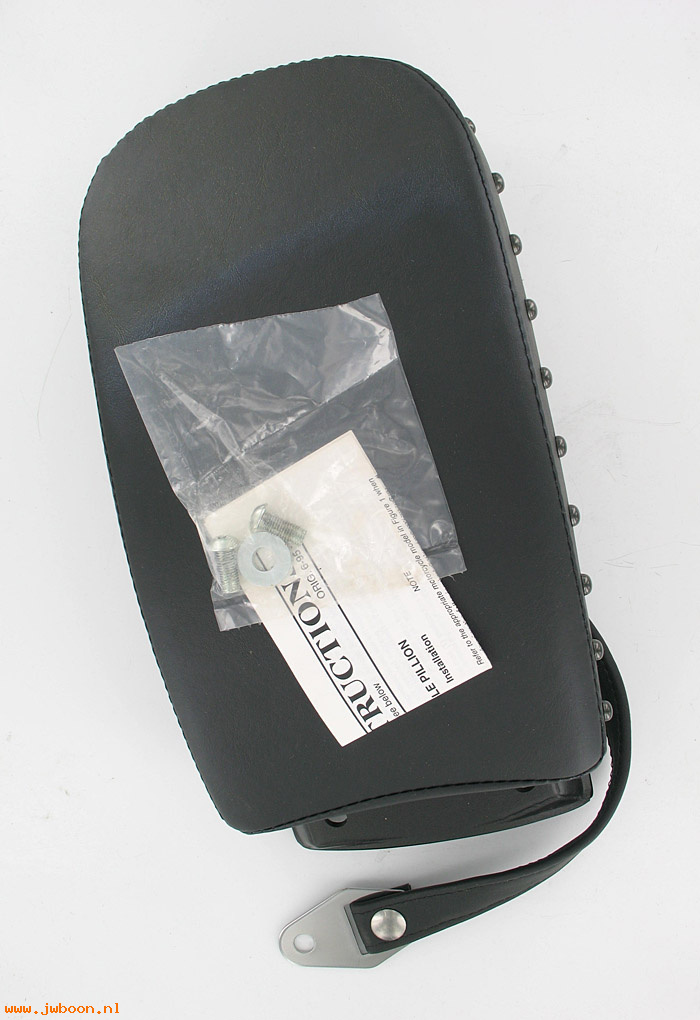   52012-95 (52012-95): Low profile fender pad with black studs - NOS - Softail FXST '84-