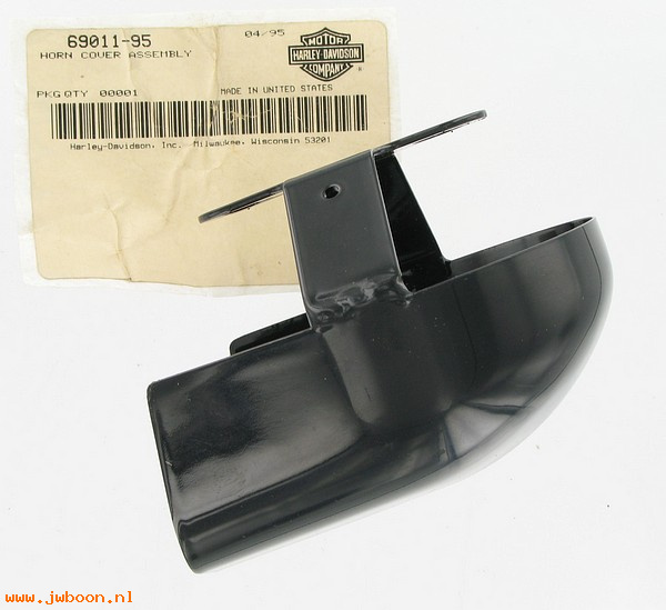  69011-95 (69011-95): Cover - horn - NOS - FXD/L. Dyna Low Rider. FXDWG.