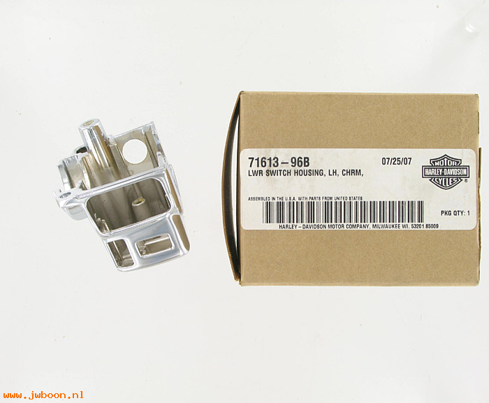   71613-96B (71613-96B): Lower switch housing - left - NOS - Touring Ultra
