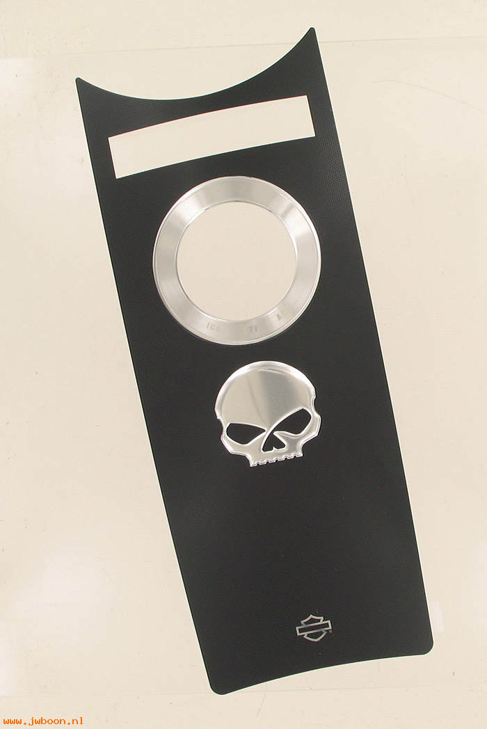   71972-08 (71972-08): Personal accents console insert - raised skull - NOS - FLHR/C 08-