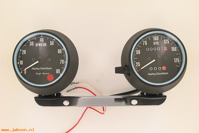   92069-77 (92069-77): Speedometer and tachometer assembly - Kilometers - NOS - XL