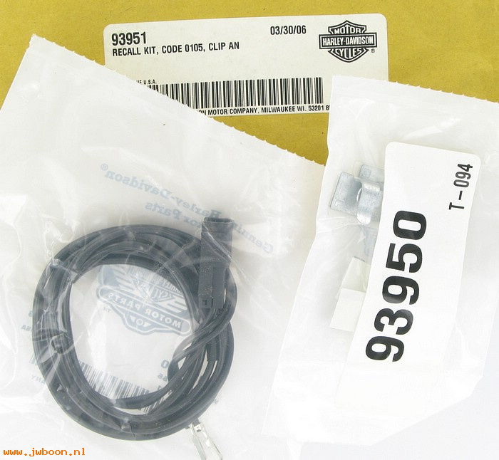   93951 (93951): Code 0105, clips&wire harness 70196-00 - NOS - FLHT, Softail 00-