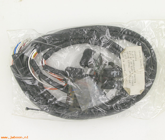 D Z700763 (): Zodiac black handlebar switch kit '96-'99