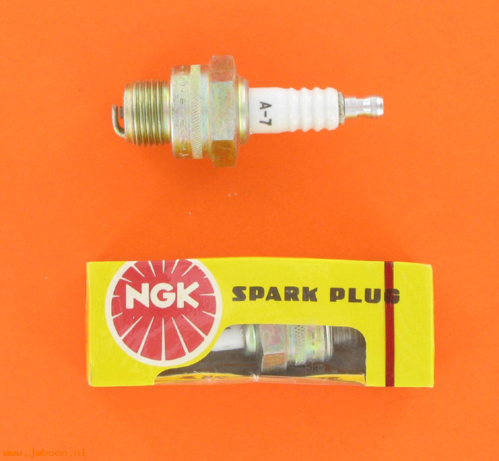 R     37-09A-7 (32300-09): Spark plug, NGK A-7 - Compares to H-D no.4 heat range